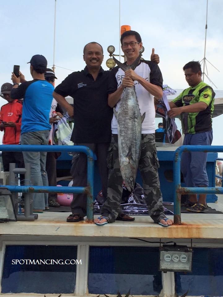 Saya bersama Om Hendra (Cirebon) dari Lobunta Angler.