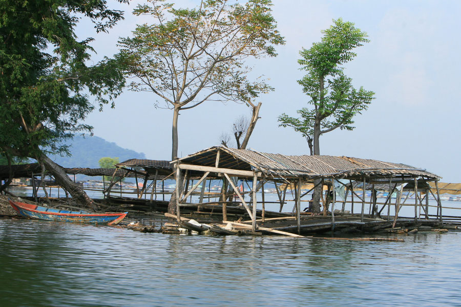 Rakit mancing Jatilihur - andesrama.blogspot.co.id