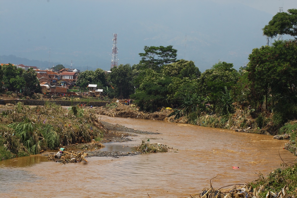 Sungai Cimanuk - mongabay.com