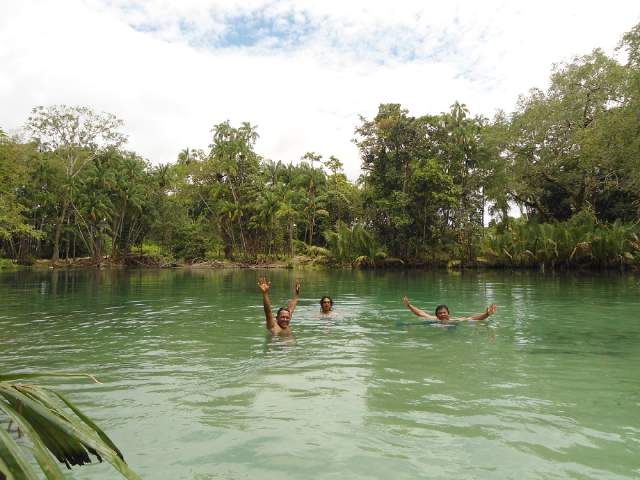 JAngan lewatkan bermain air di Pulau Enggano yang bersih alami