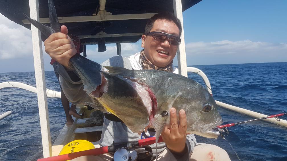 GT yang terkena gigitan hiu di akhir sesi jigging.dokumentasi Aryanto Purnomo